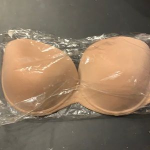 NWT Vogues Secret strapless bra size 38C push up with underwire. With straps